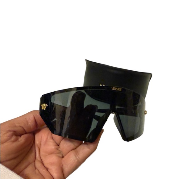 Unisex VE4461 Versace Black Sunglasses come with a case and cleaning cloth - Picture 12 of 14